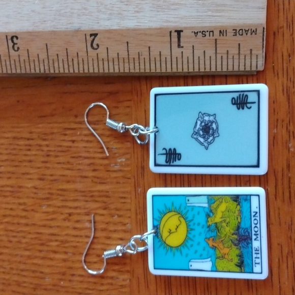 THE MOON Tarot Card Earrings New - Picture 2 of 3
